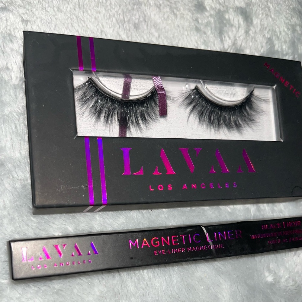 Lavaa magnetic lashes with magnetic liner.